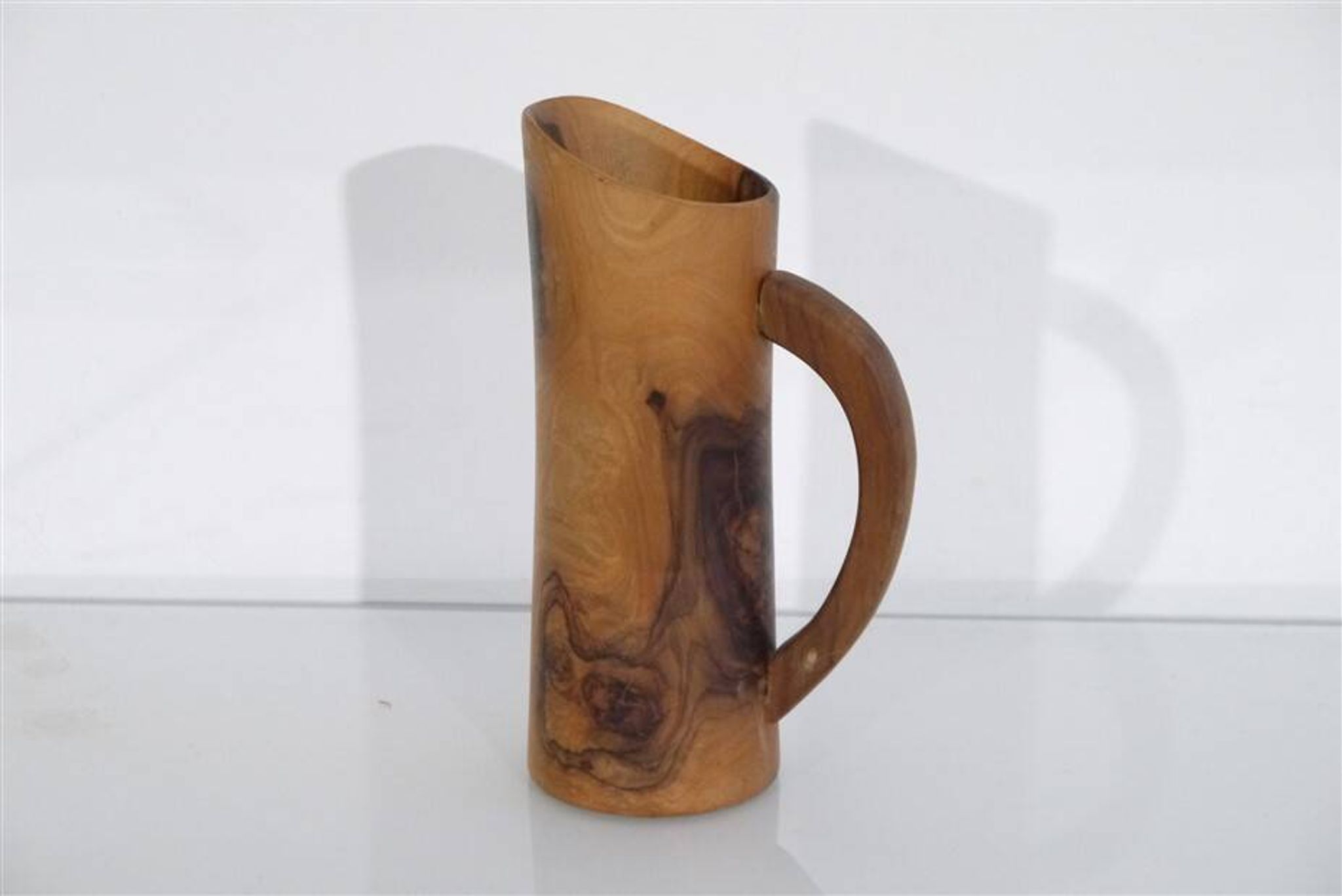 Vase à anse en olivier 1960