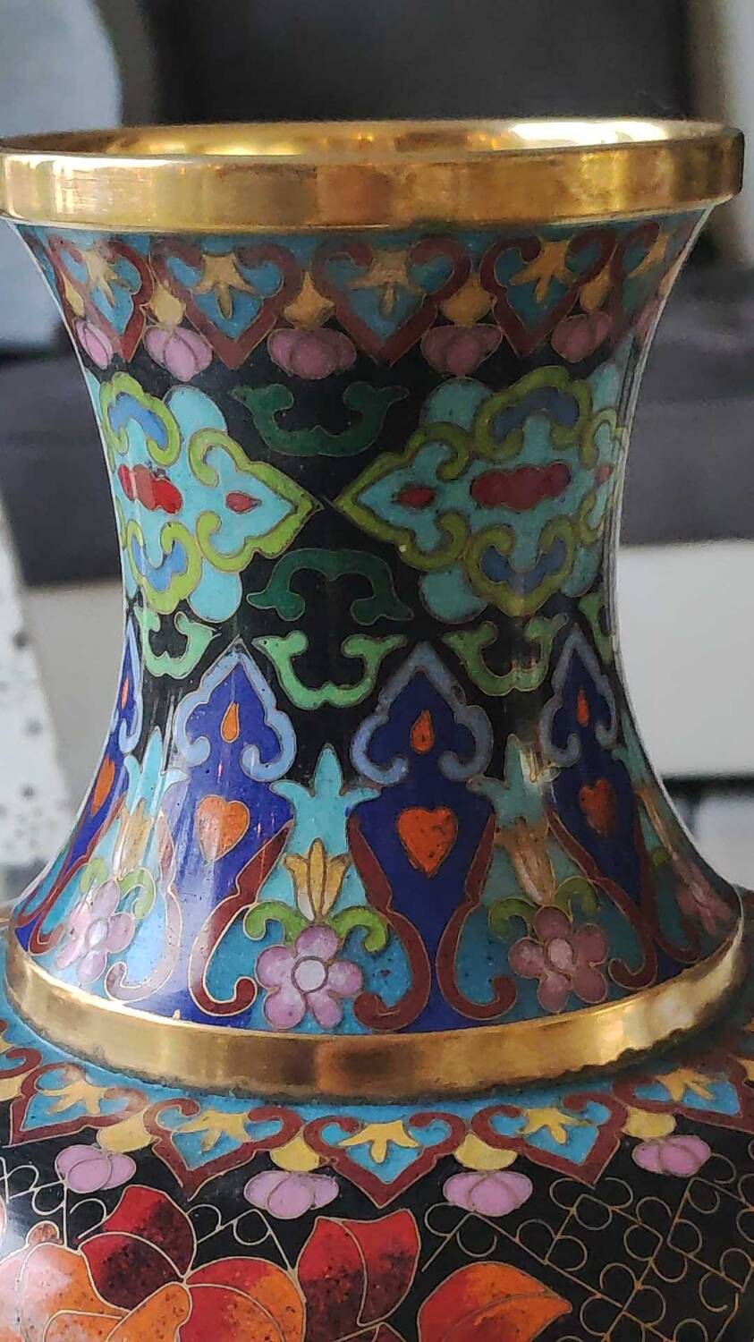 Grand Vase chinois en émail cloisonné. Années 50. Motifs floraux/Oiseaux exotiques 31 x 17 cm