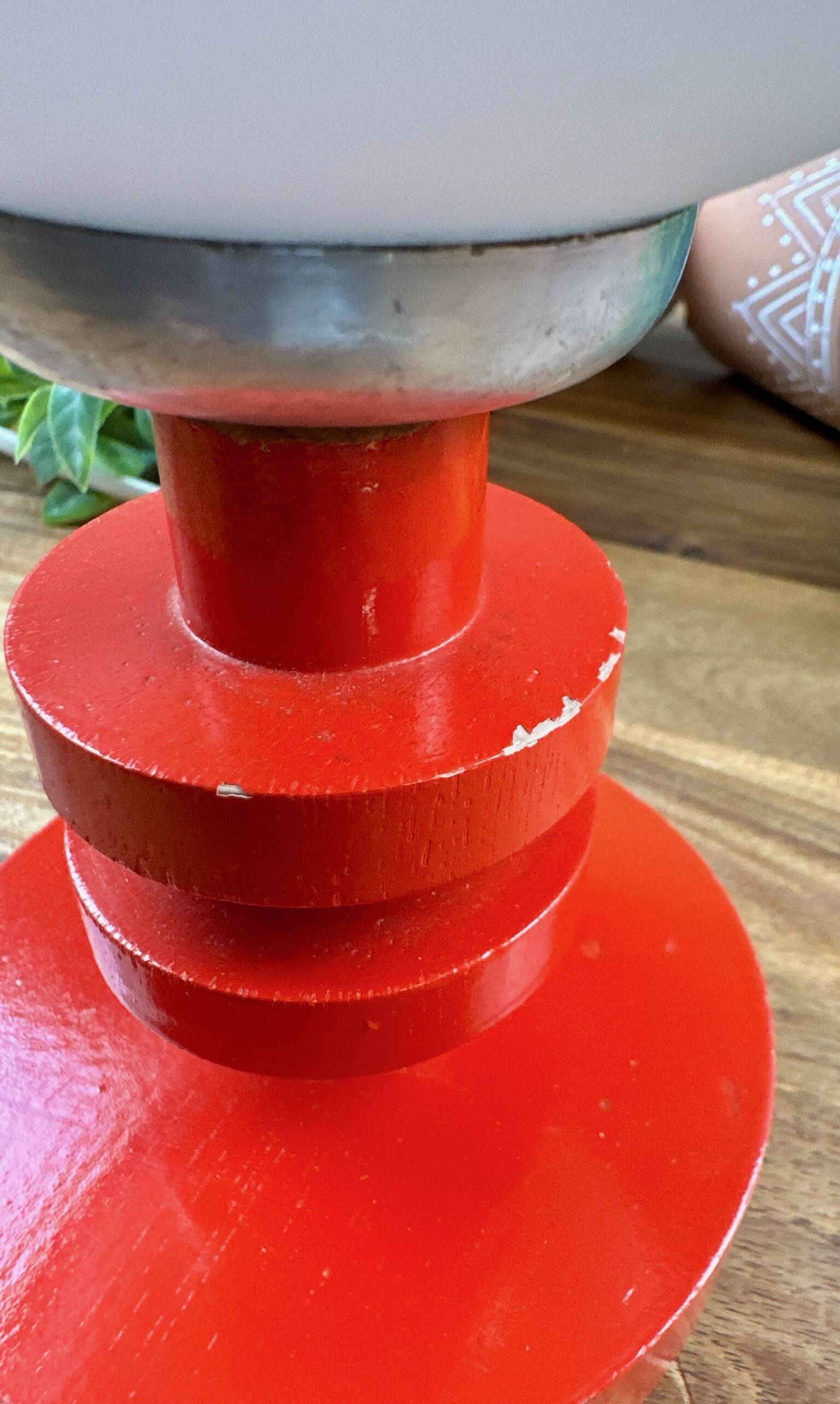 Vintage globe bedside lamp – red lacquered wooden base