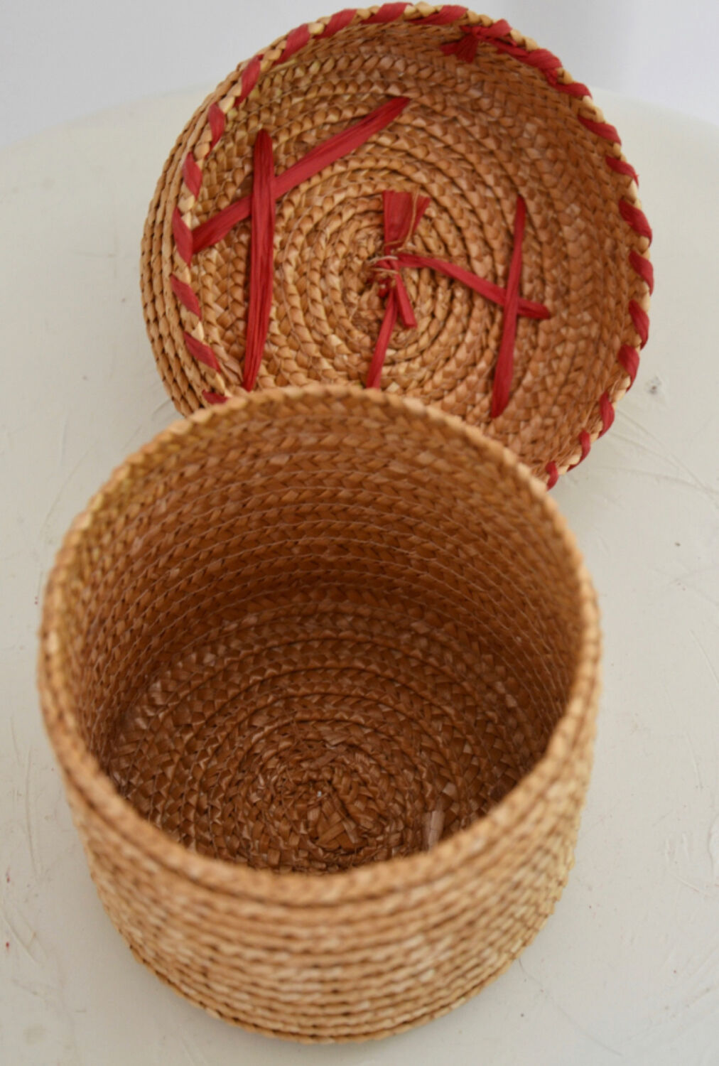 Boîte tressée vintage