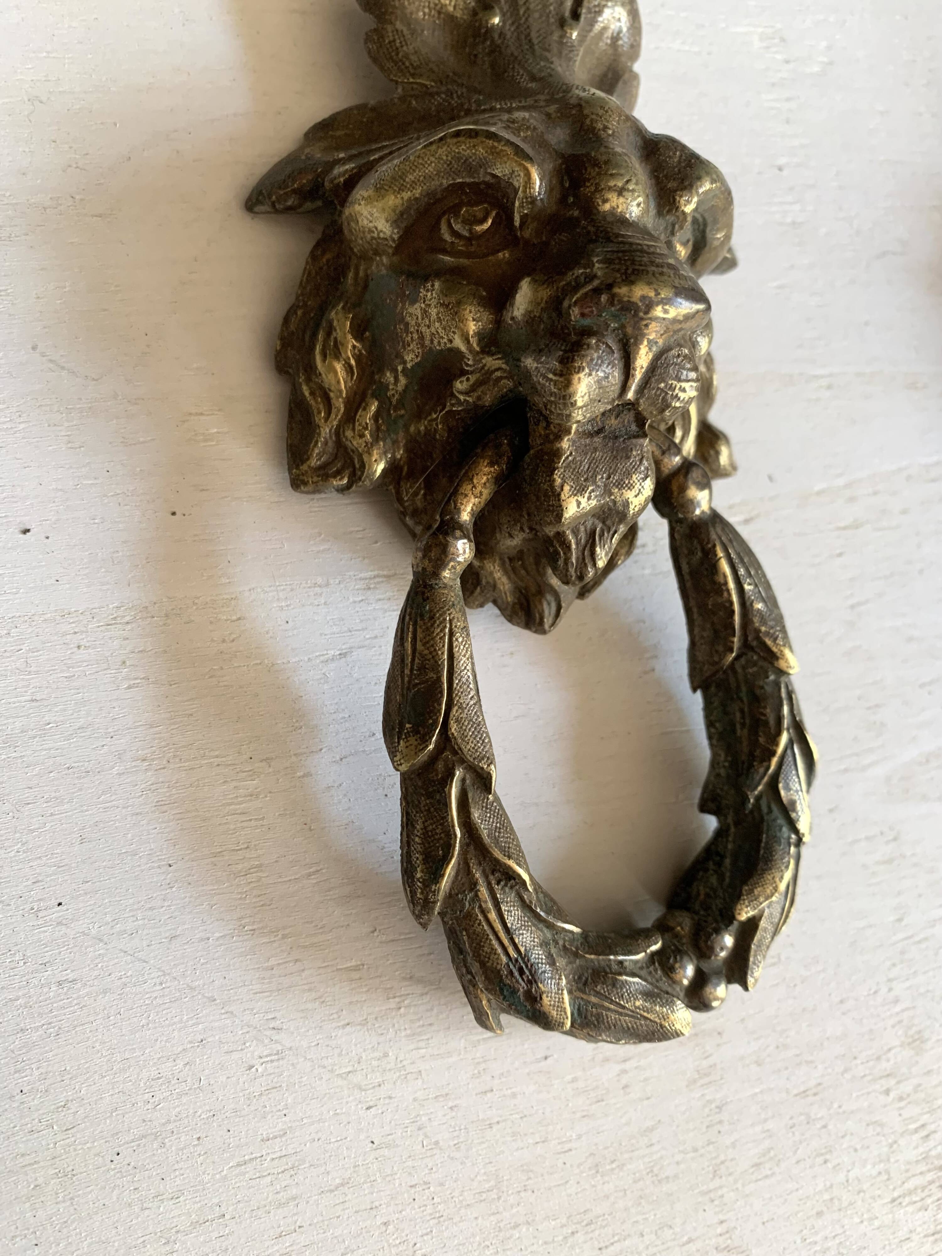 Pair of bronze door knockers - Empire lion head handles