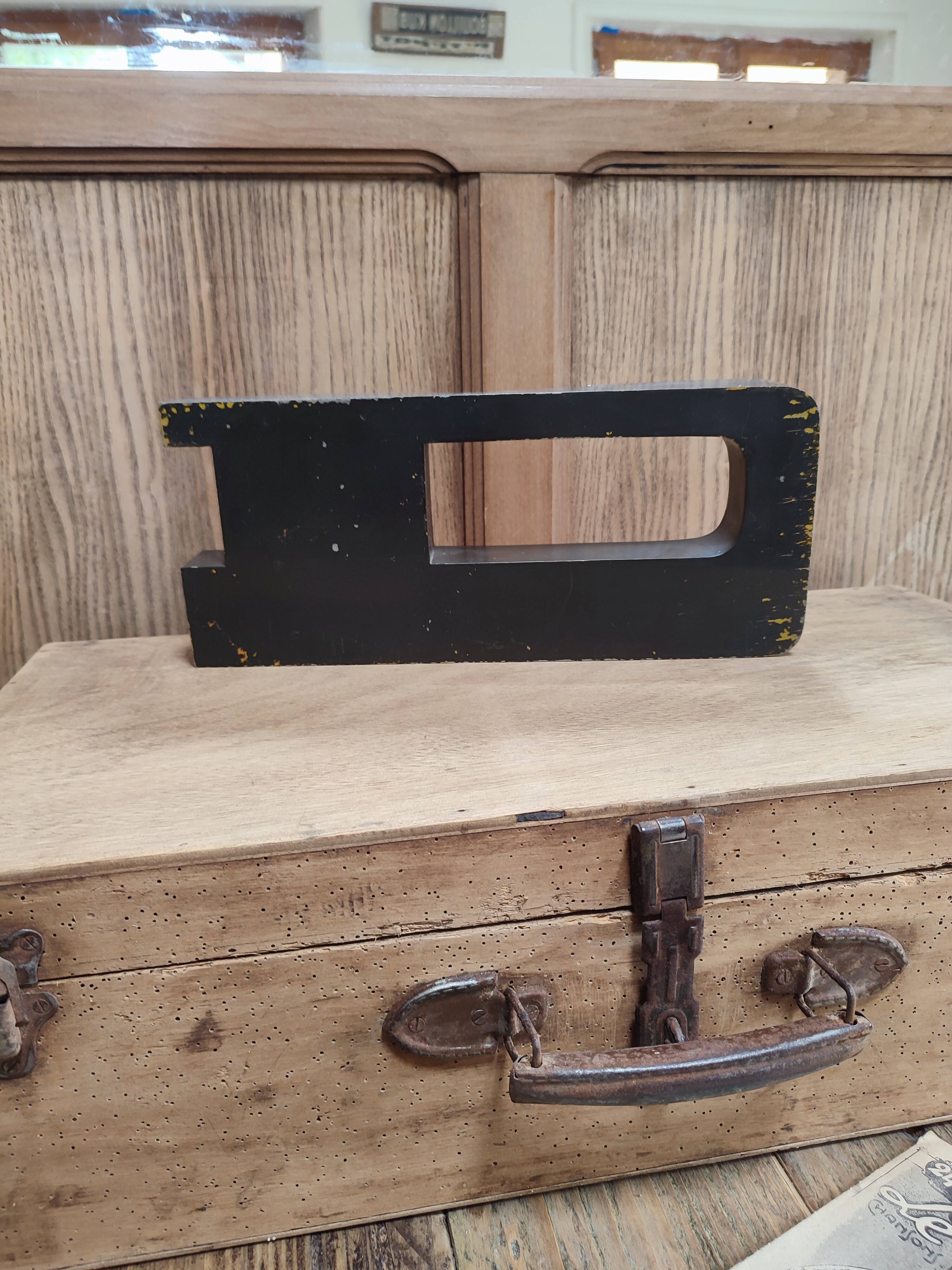 Vintage sign letter D