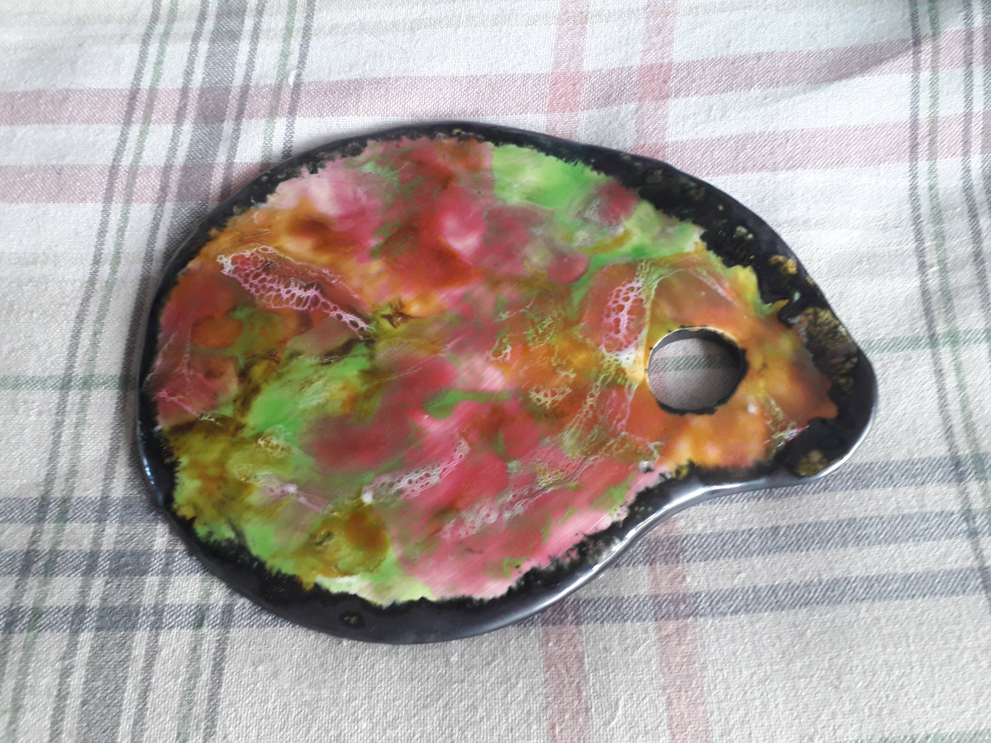 Ceramic tray signed by Roger Amaites