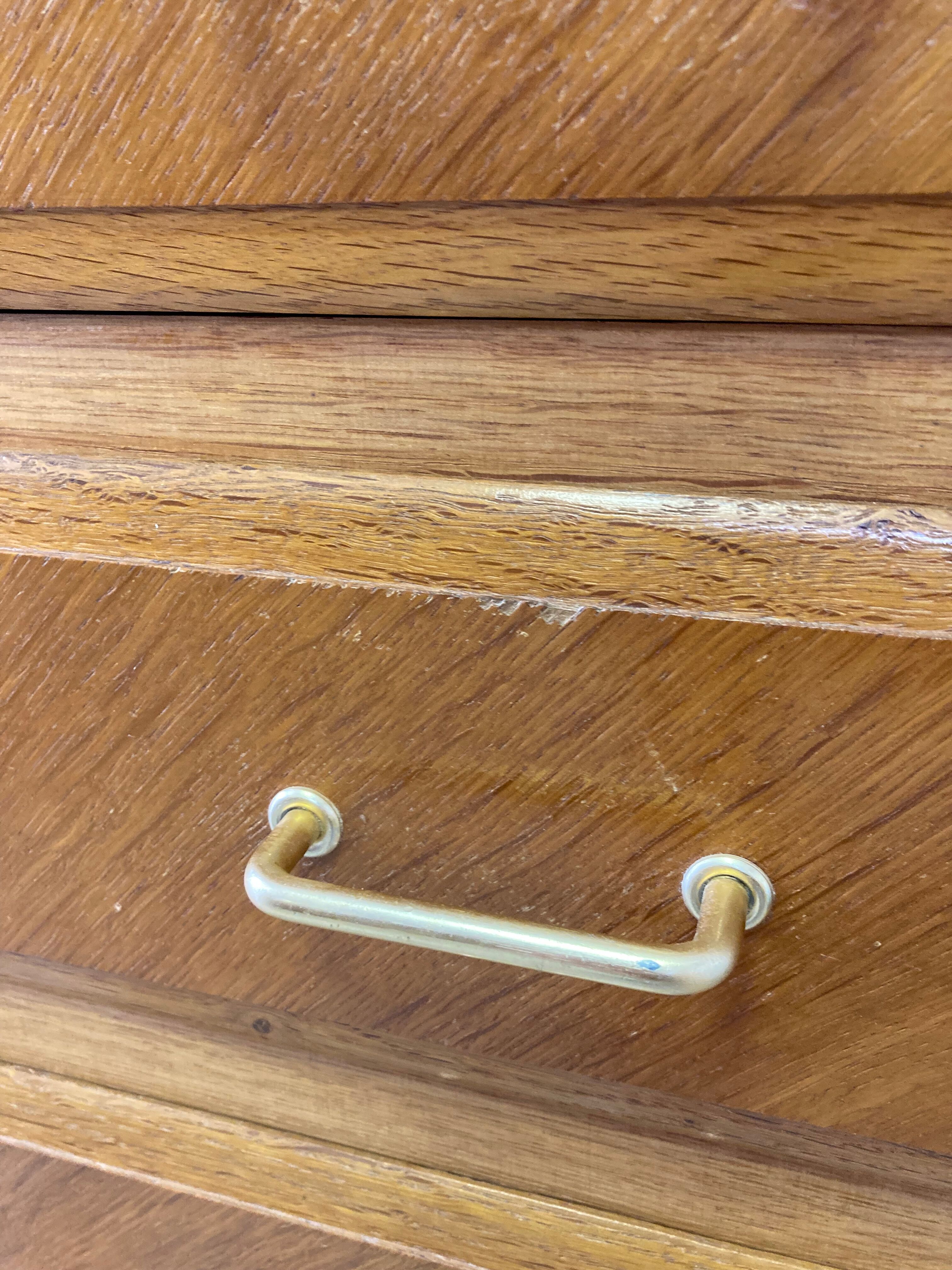 Commode vintage aux pieds compas
