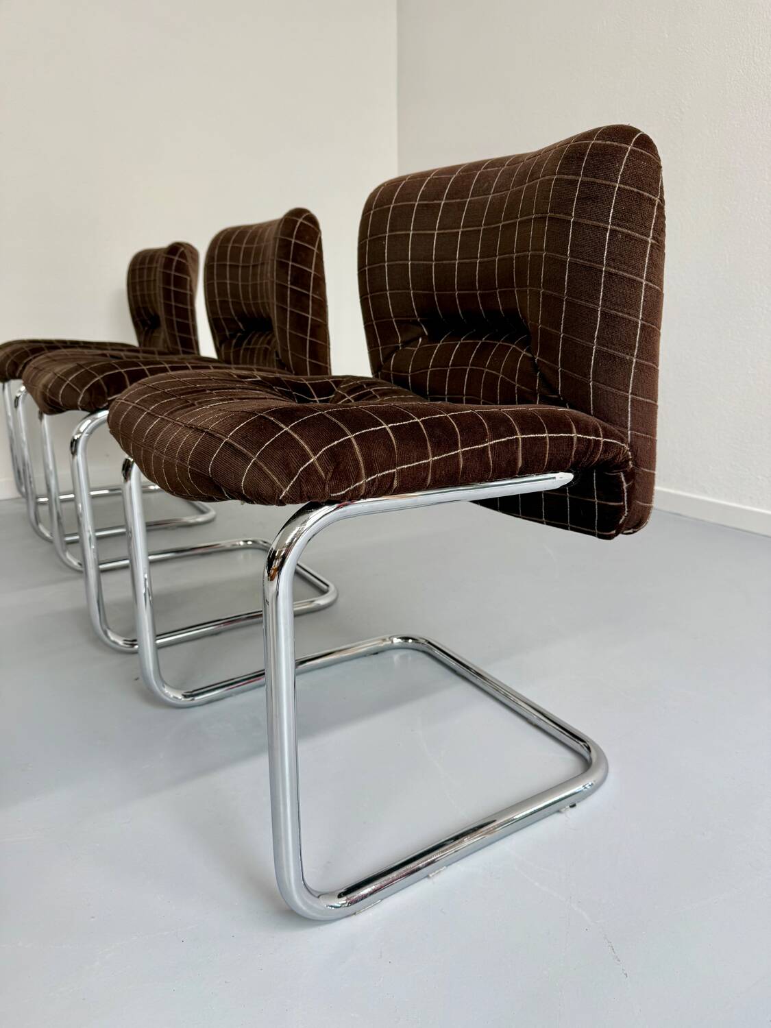 6 old tubular and velvet chairs Italian design from the 70s