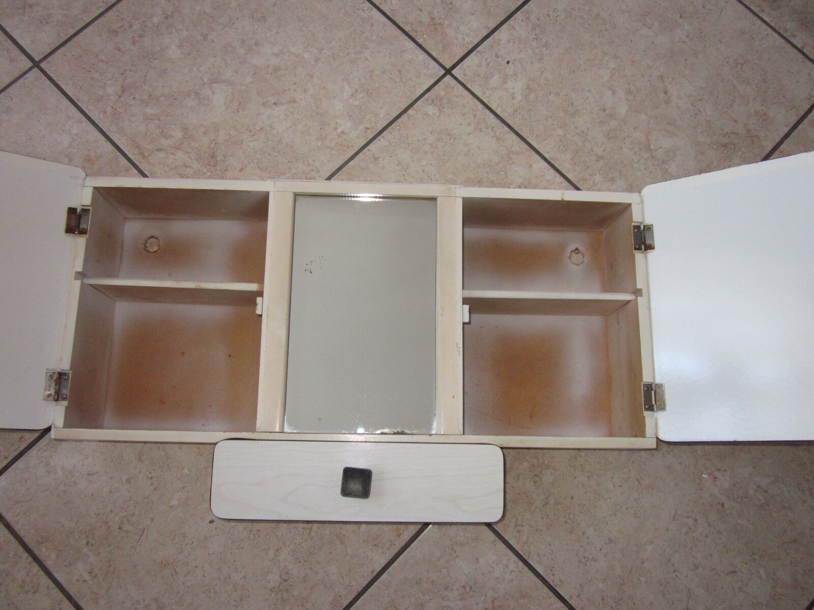 Cabinet of toilet or pharmacy in formica
