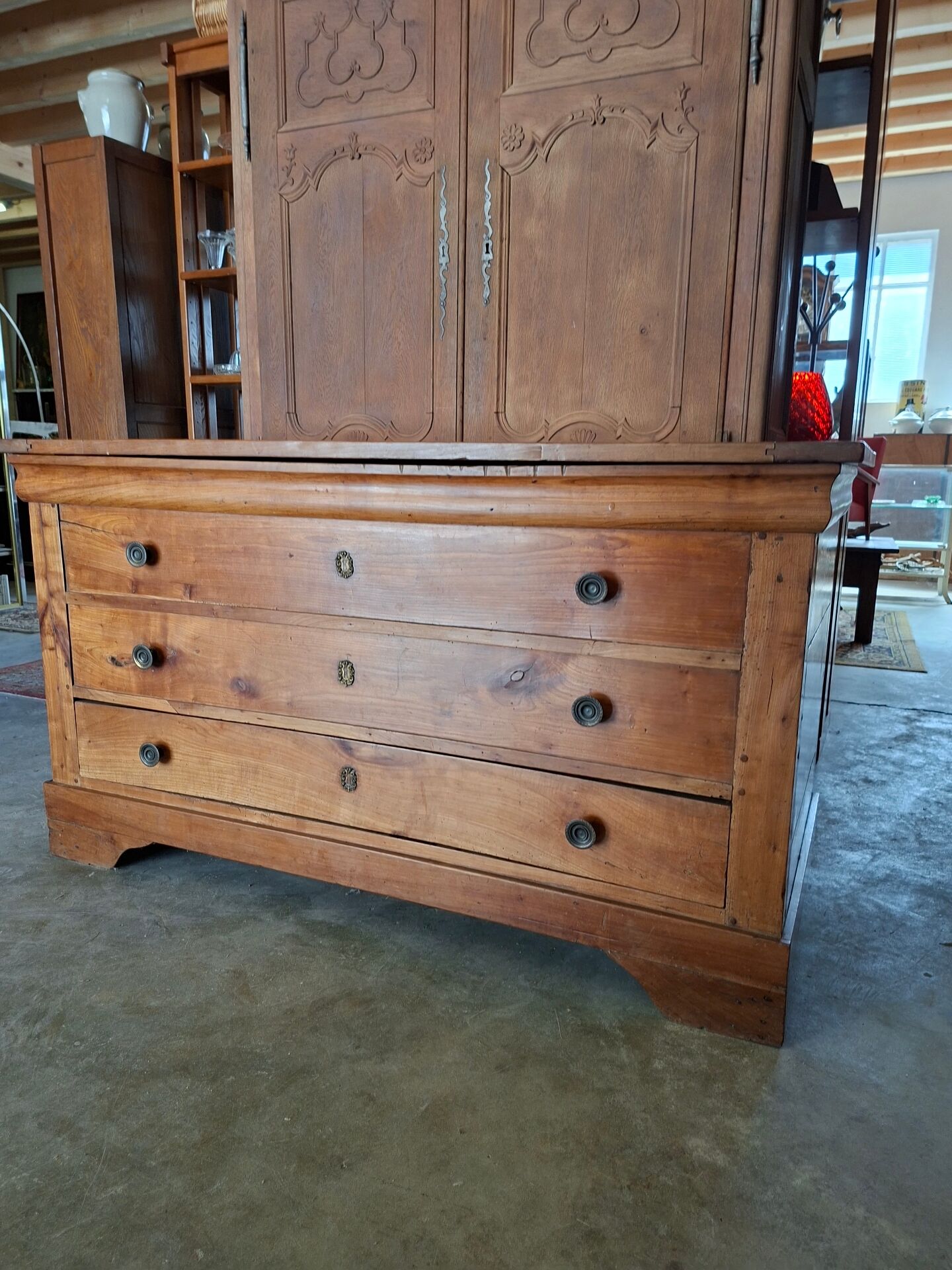 Louis Philippe 19th-century chest of drawers in solid walnut.