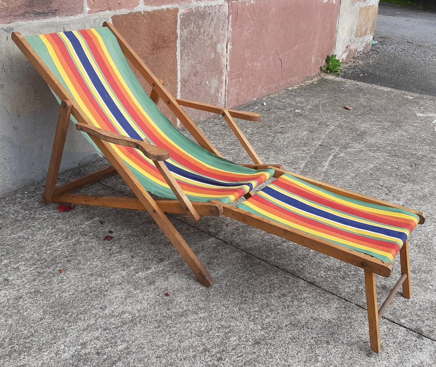 Vintage deckchair, lounge chair or chaise longue