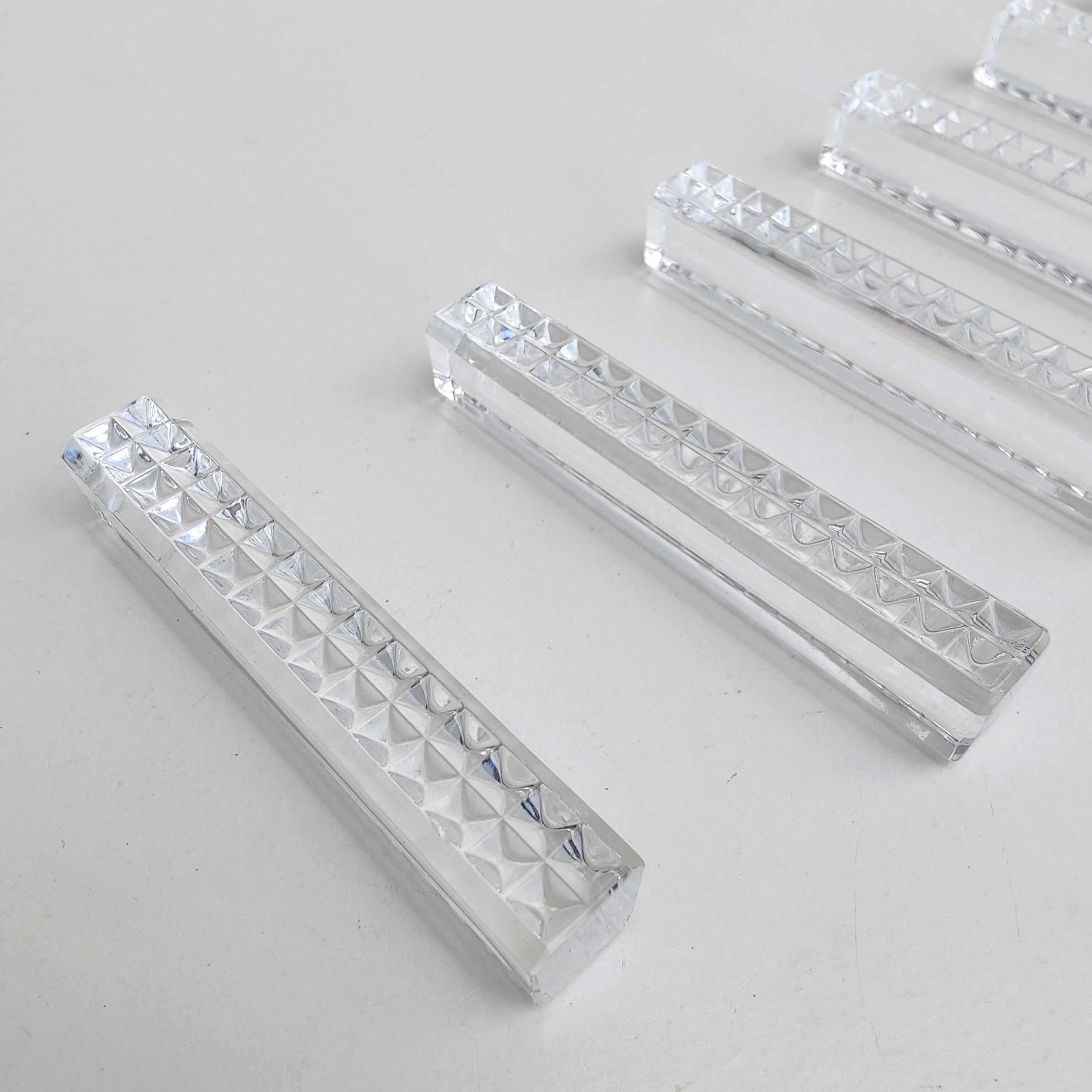 Suite of 6 knife holders in crystal relief gridded