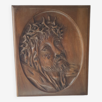 Visage du Christ sculpté sur bois