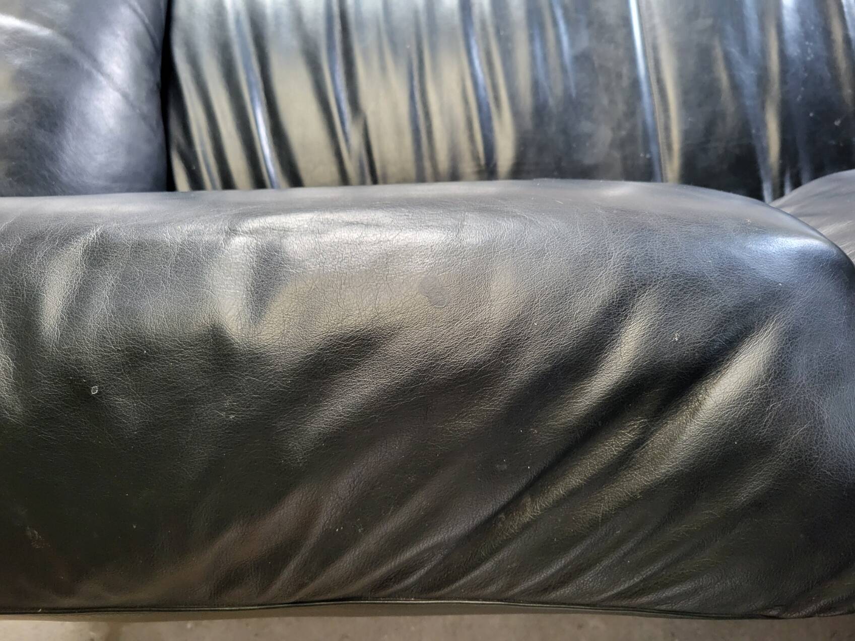 Pierluigi Cerri sofa model Pause signed Poltrona Frau in Black leather Design