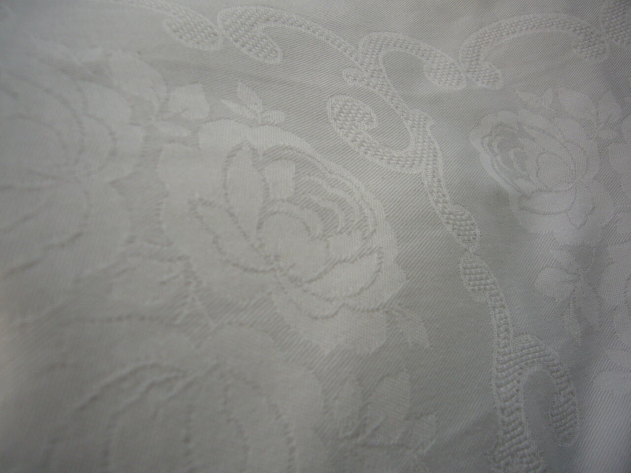 White damask cotton table 120 x 270cm