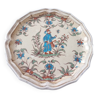 Moustiers collection plate with Chinese decor