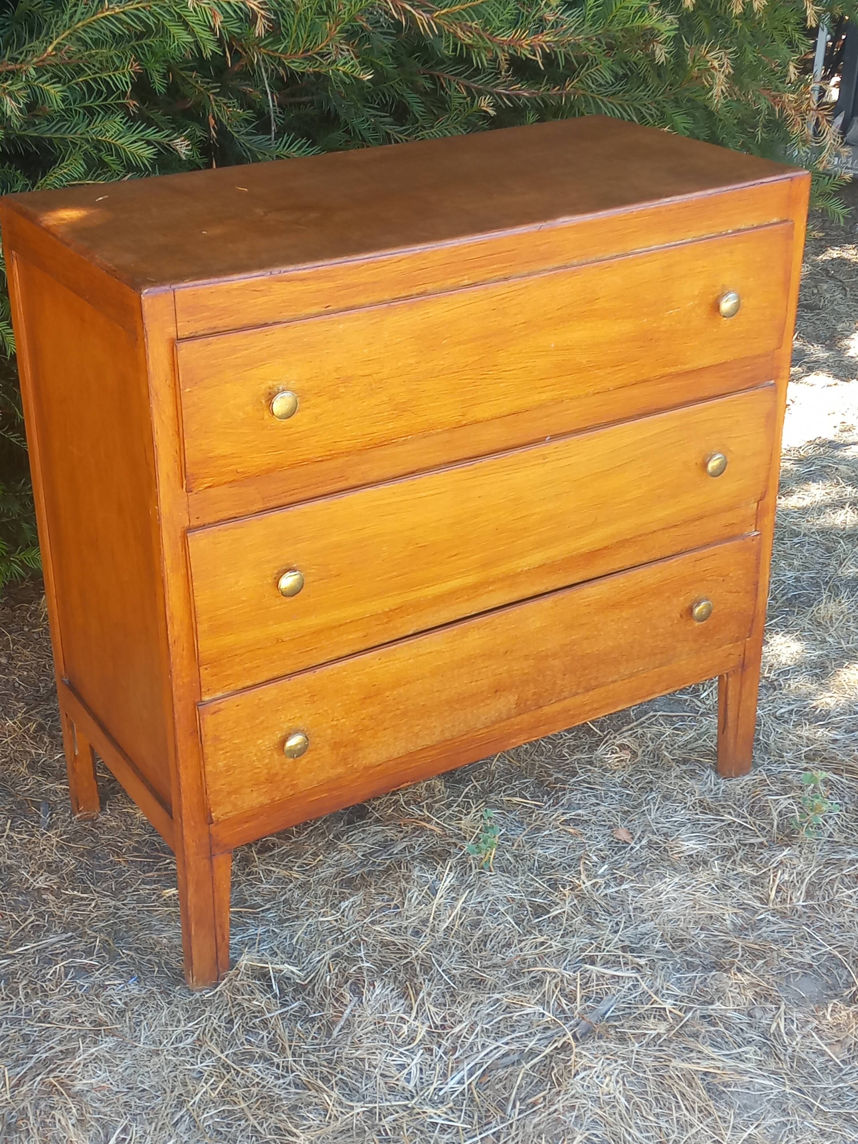 Vintage beech chest of drawers with 3 drawers from the 1950s.