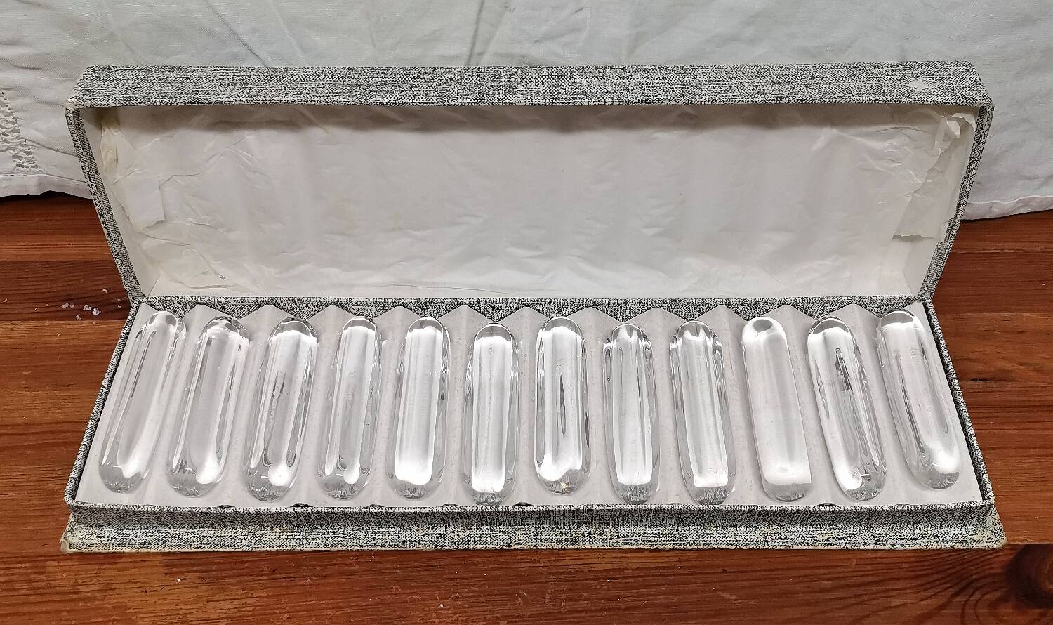 Daum crystal knife holder