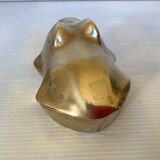 Zoomorphic frog shaped pocket emptier