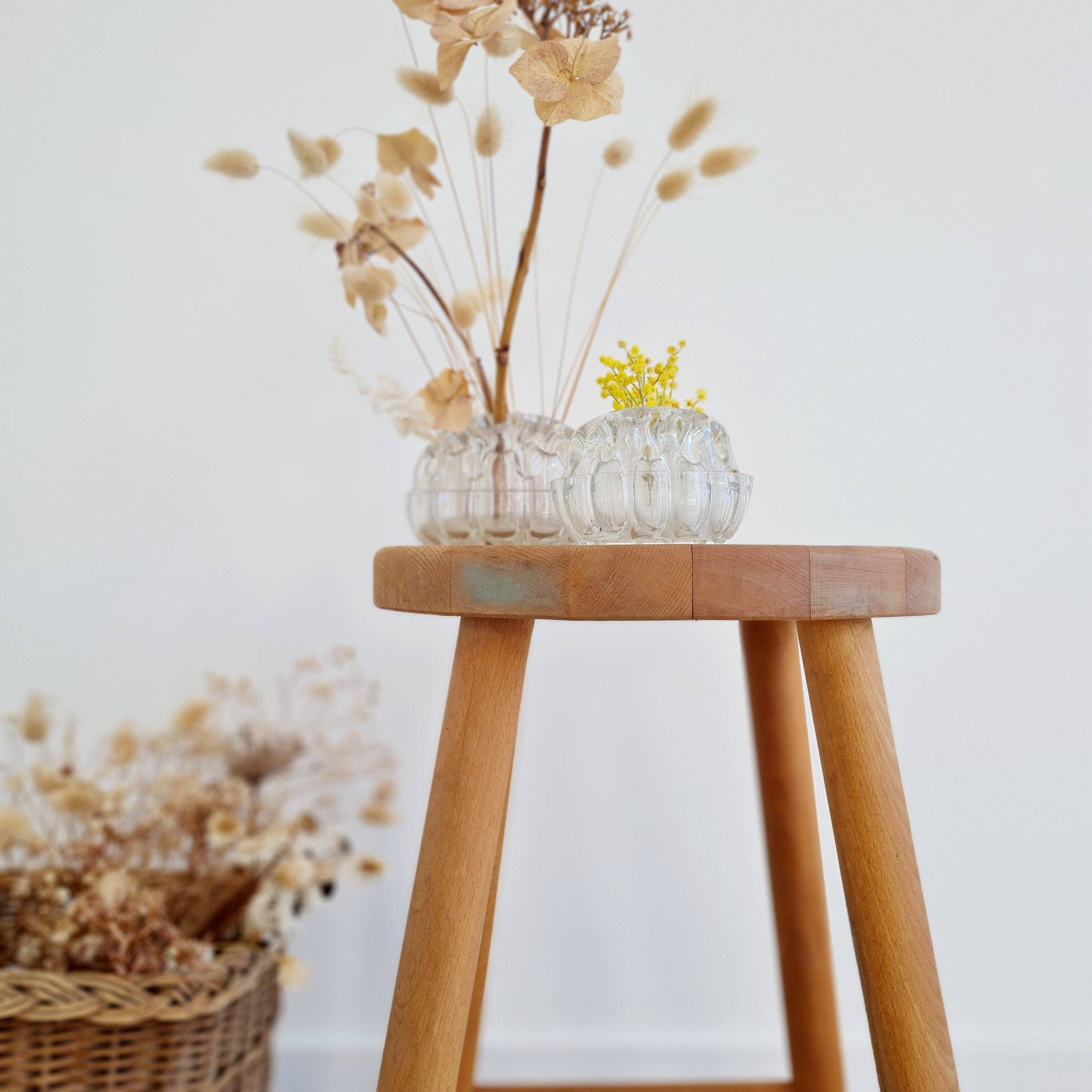 Solid wood stool - saddle