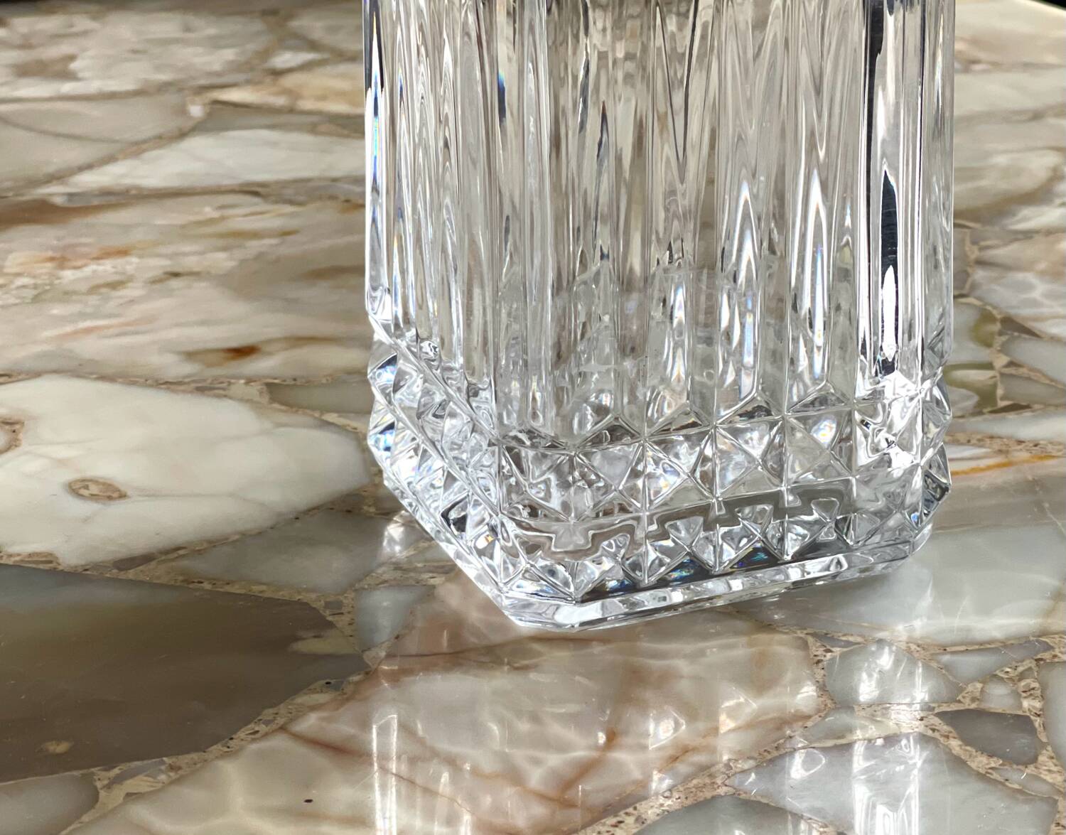 Cut crystal whisky decanter.
