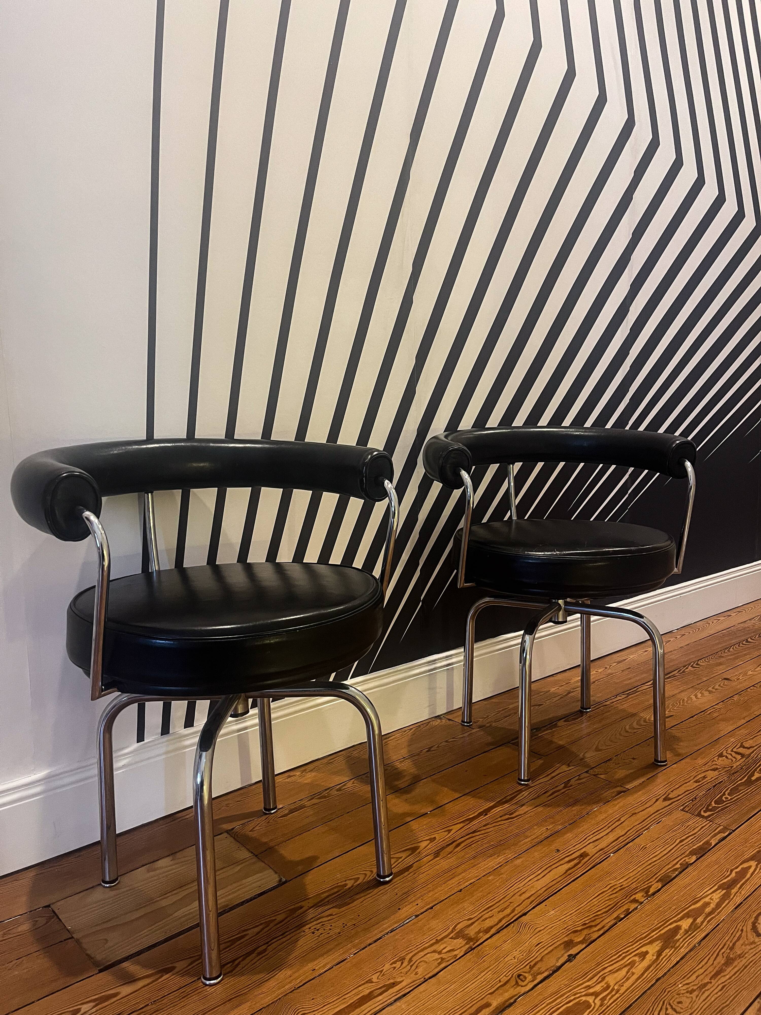 La Corbusier, Pair of LC7 armchairs, Cassina edition