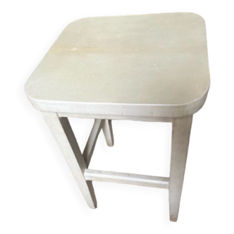 Tabouret recouvert de parchemin