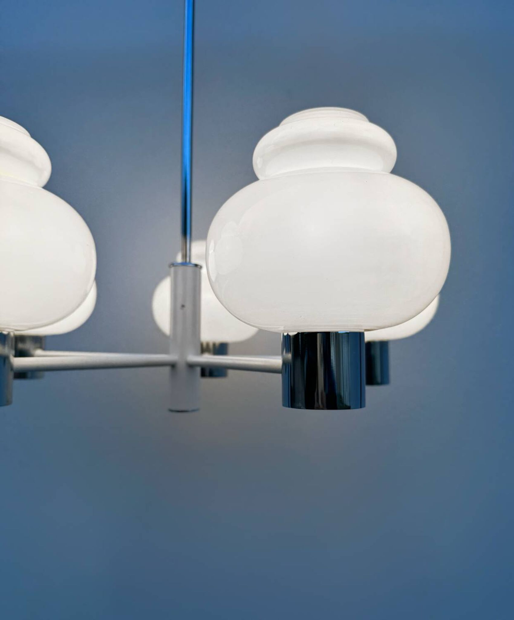 Lustre Space Age opaline chrome années 70