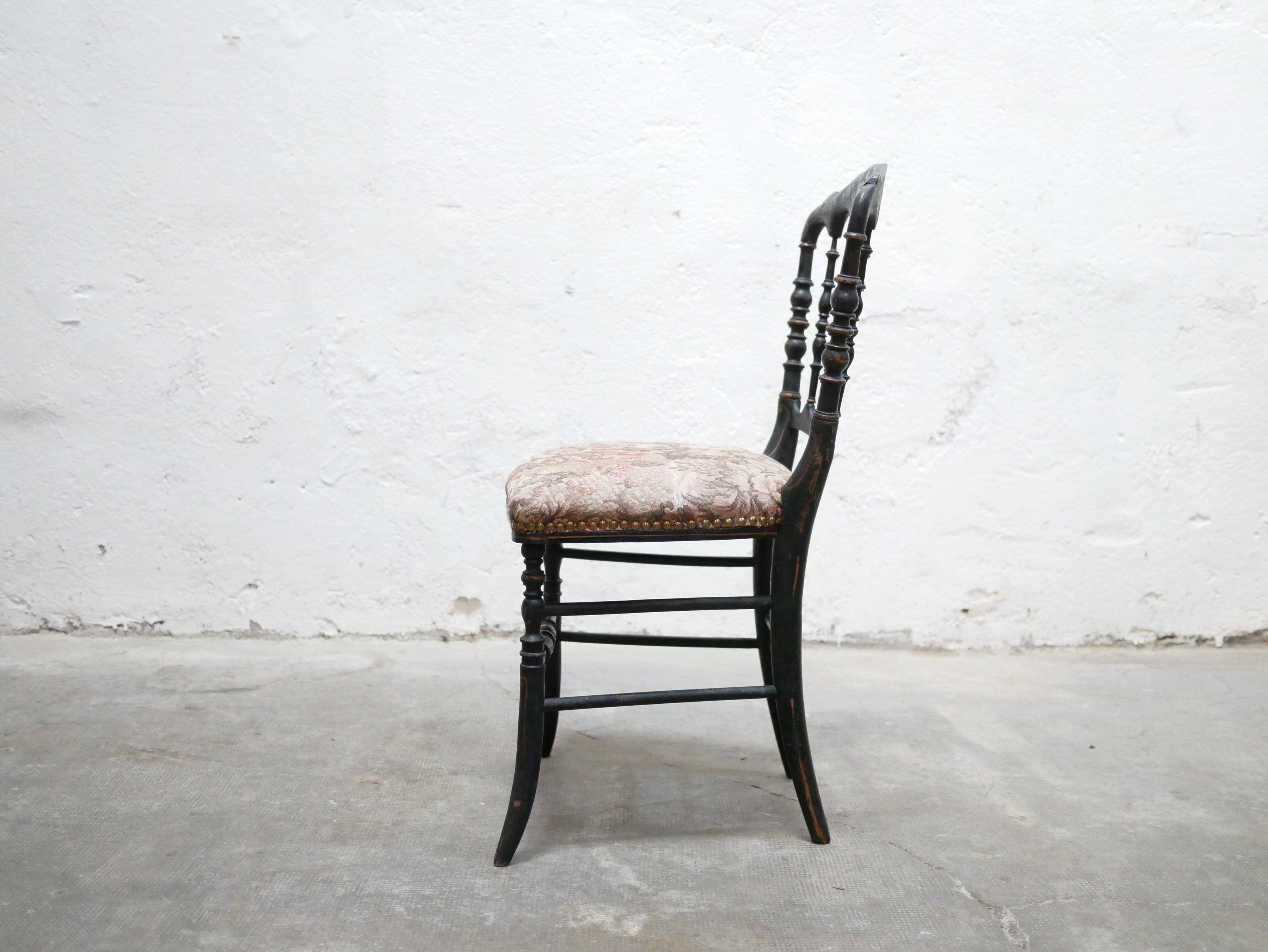 Antique Napoleon III chair in wood and fabric