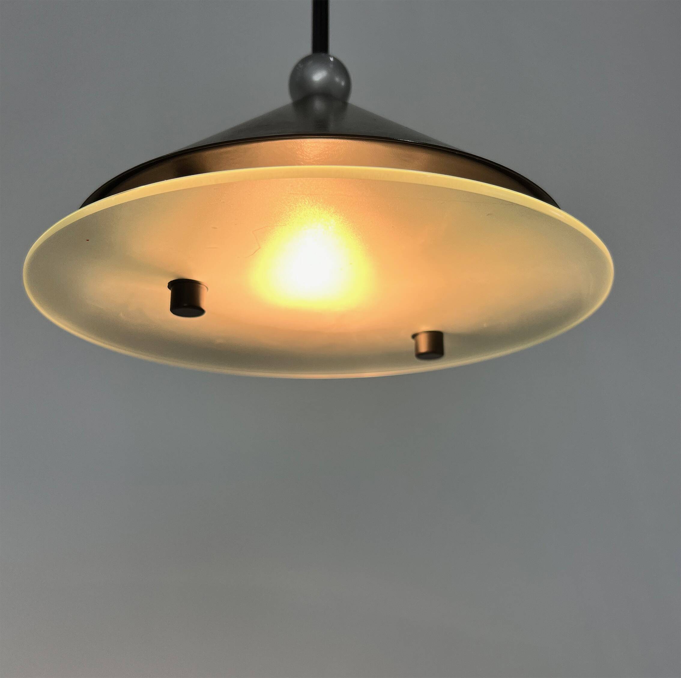 Suspension halogène postmoderne italienne, années 1980