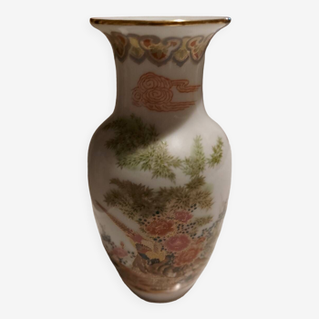 Vase ovoïde en porcelaine chinoise