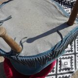 Fauteuil crapaud en velours bleu