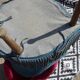 Fauteuil crapaud en velours bleu