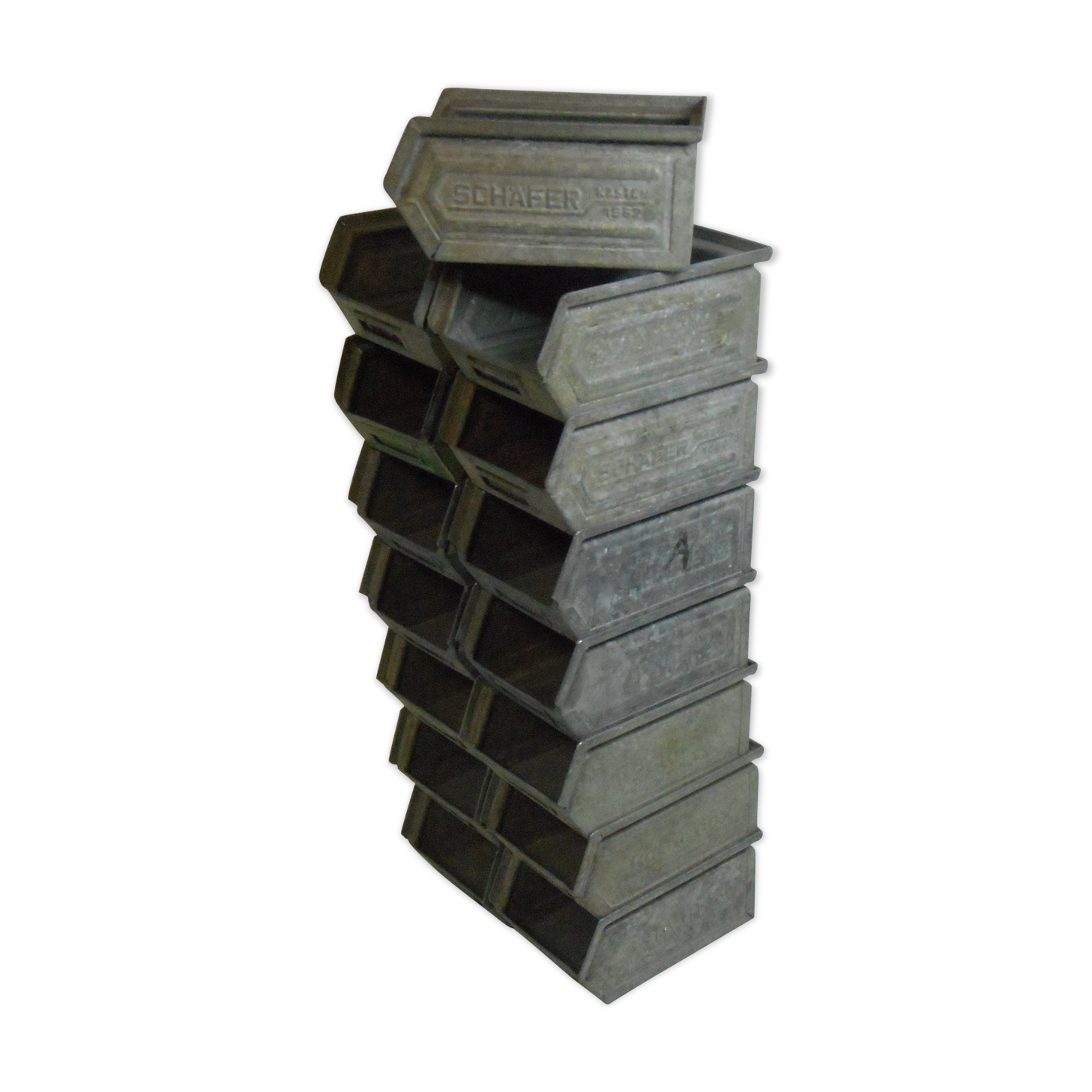 Lot de 15 petits casiers métal industriels