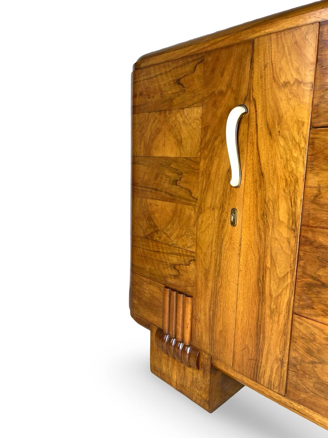 Buffet en noyer Art déco italien, de grande qualité.