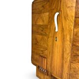 Buffet en noyer Art déco italien, de grande qualité.