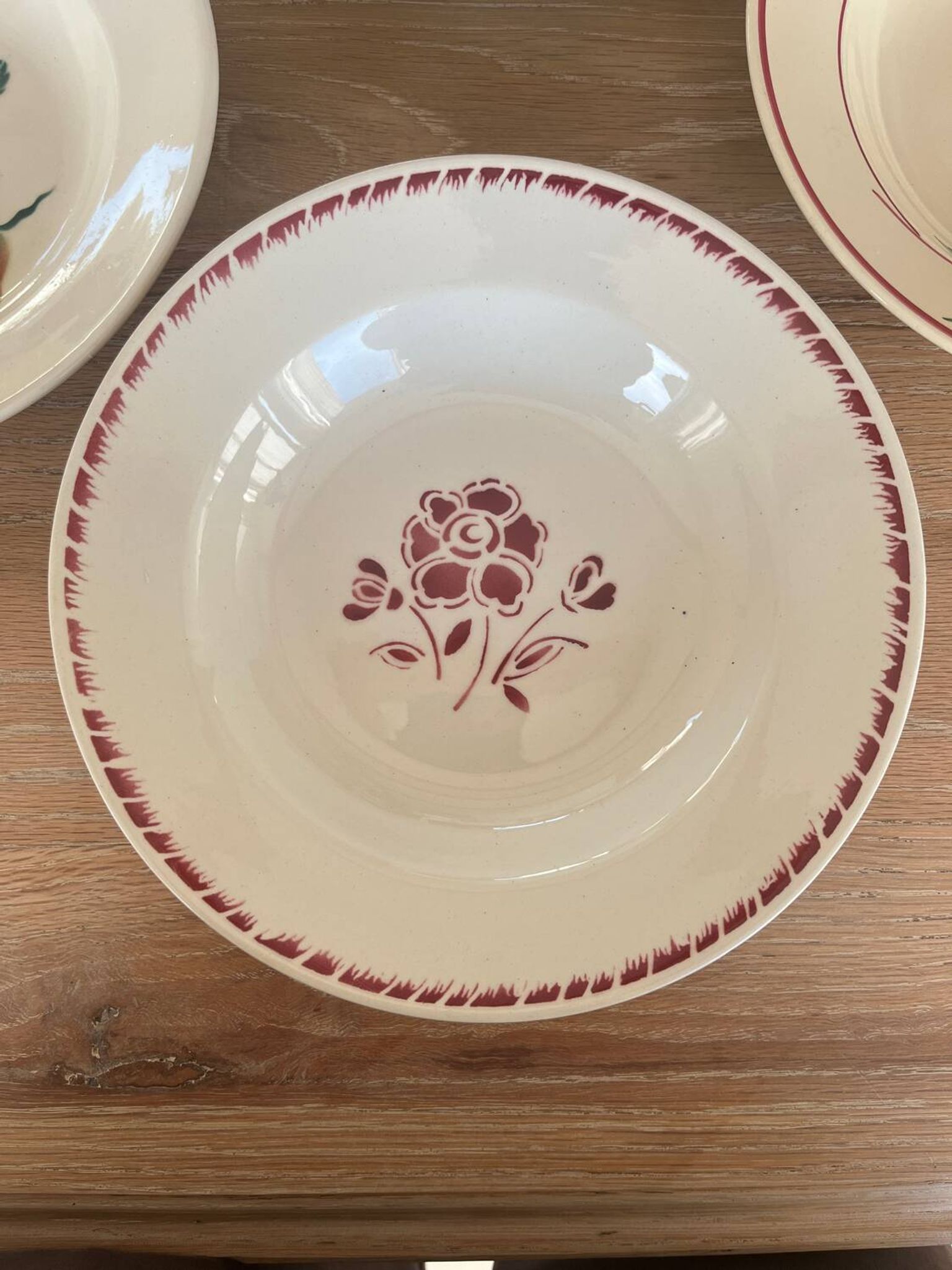 Lot de 4 assiettes creuses dépareillées