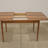 Table à manger pliante en noyer entièrement rénovée, années 1970, Tchécoslovaquie