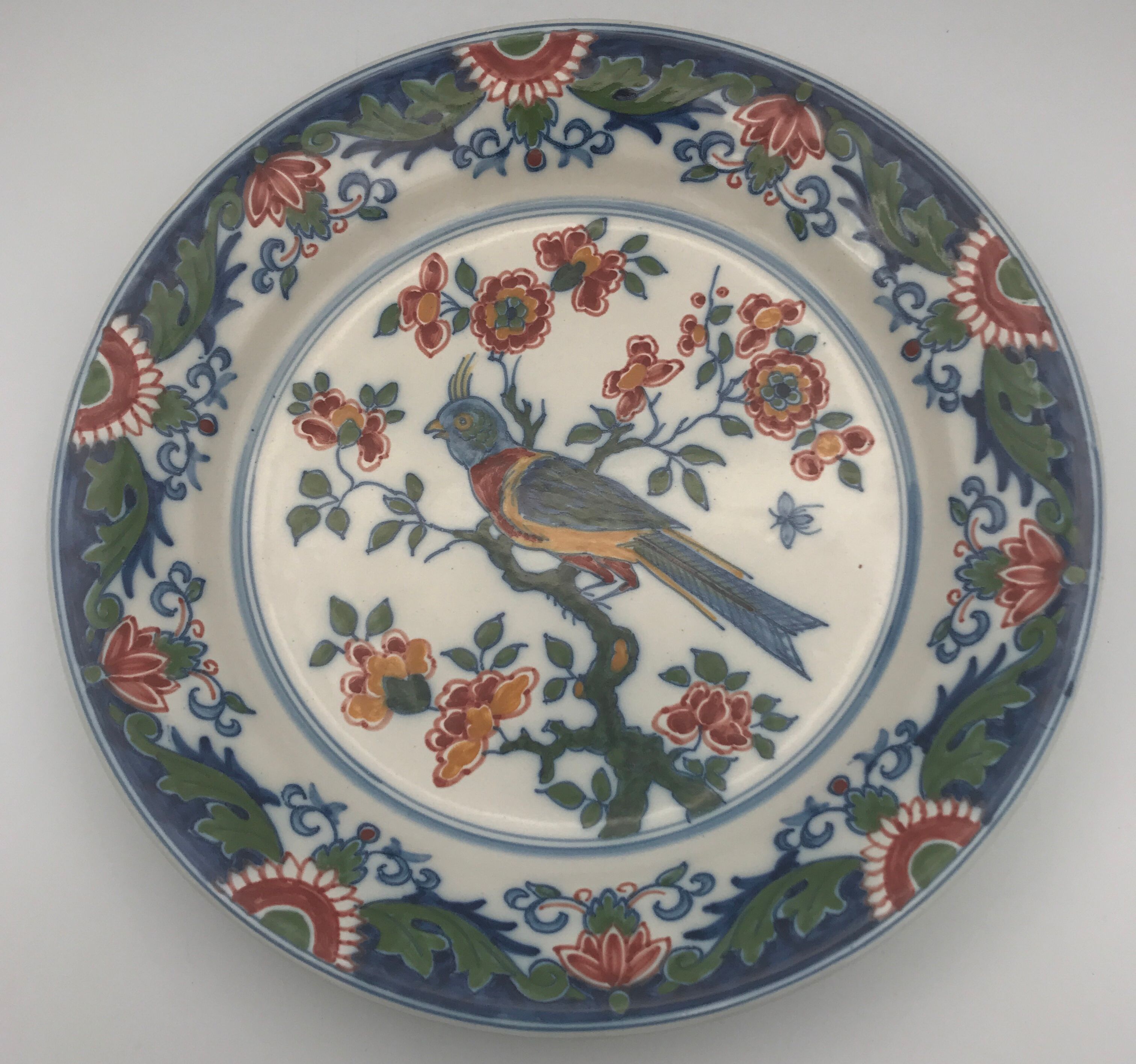 Wall plate in earthenware decorated with painting of flowers and bird 28 cm