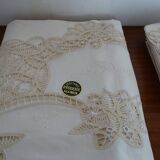 Embroidered tablecloth and 12 old linen towels 260 out of 165