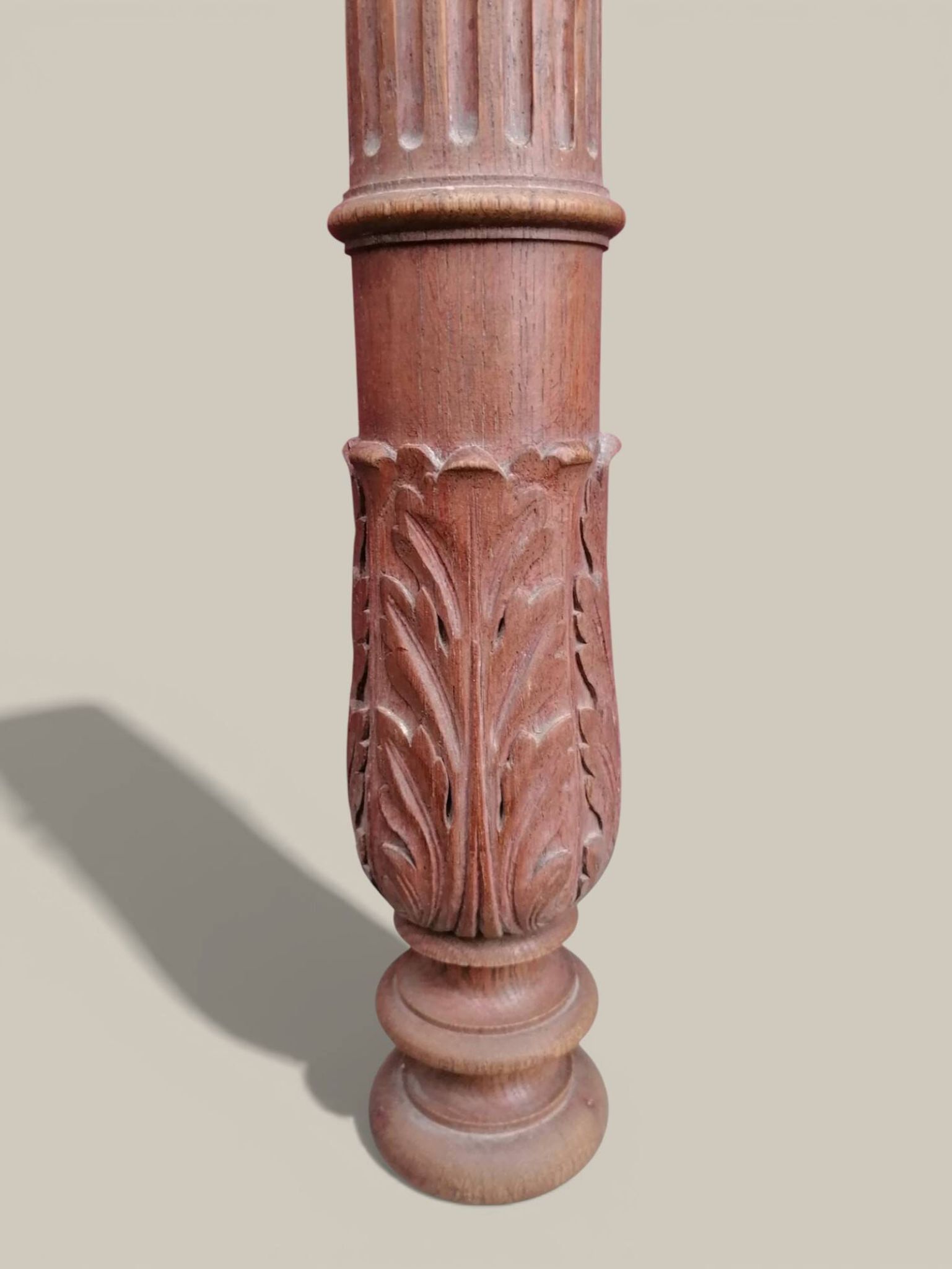 Pair of Corinthian columns H83cm in carved wood from the 19th century.