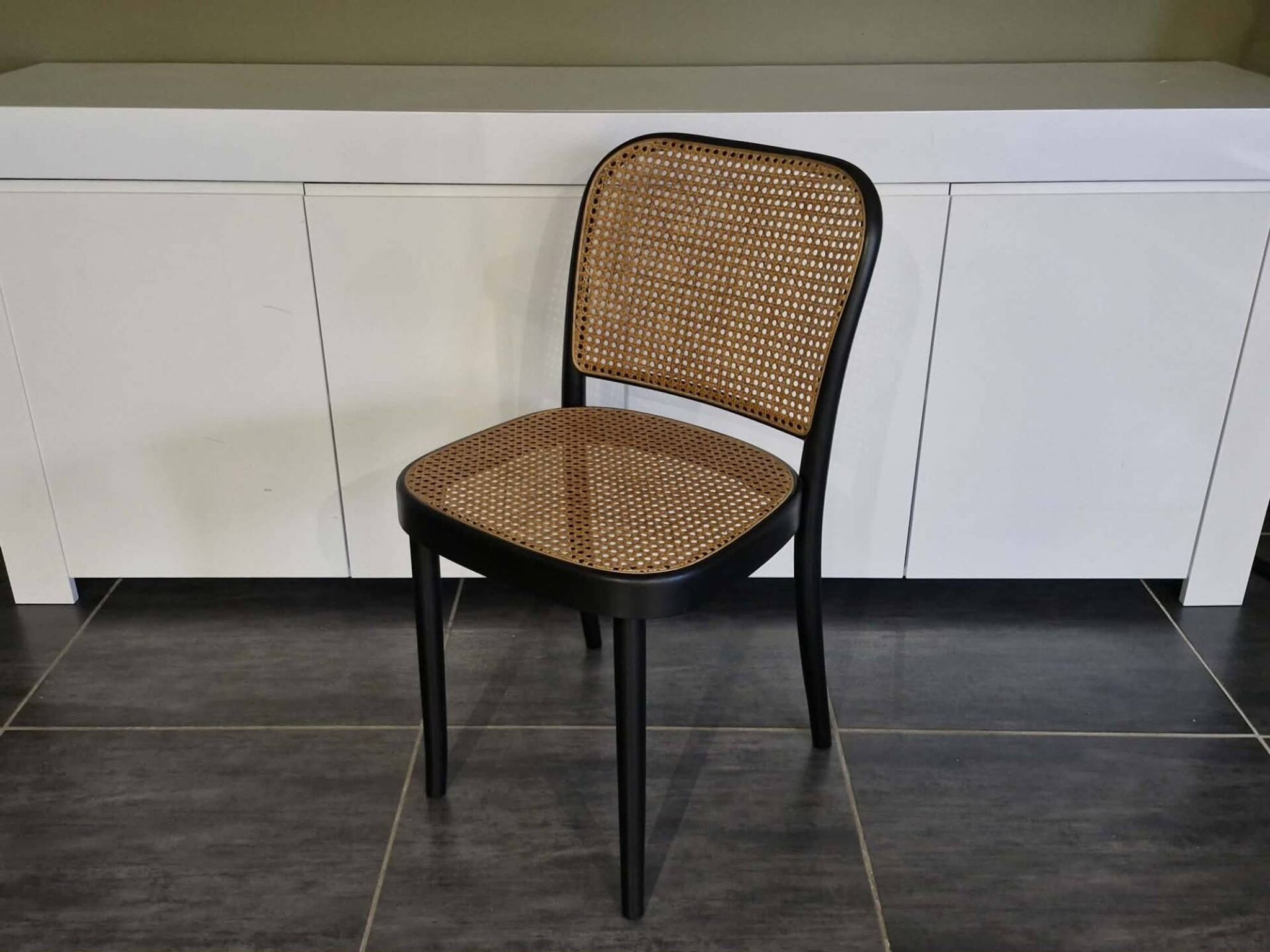 Lot de 2 chaises n°811 d’après Hoffmann, années 1990