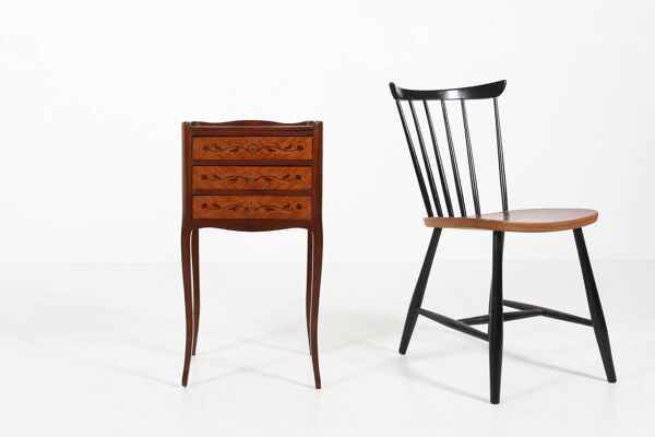 Table de chevet ou petite armoire de style Napoléon III, France, XXe siècle