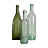 Ensemble de trois bouteilles anciennes