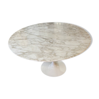 Table by Eero Saarinen for Knoll