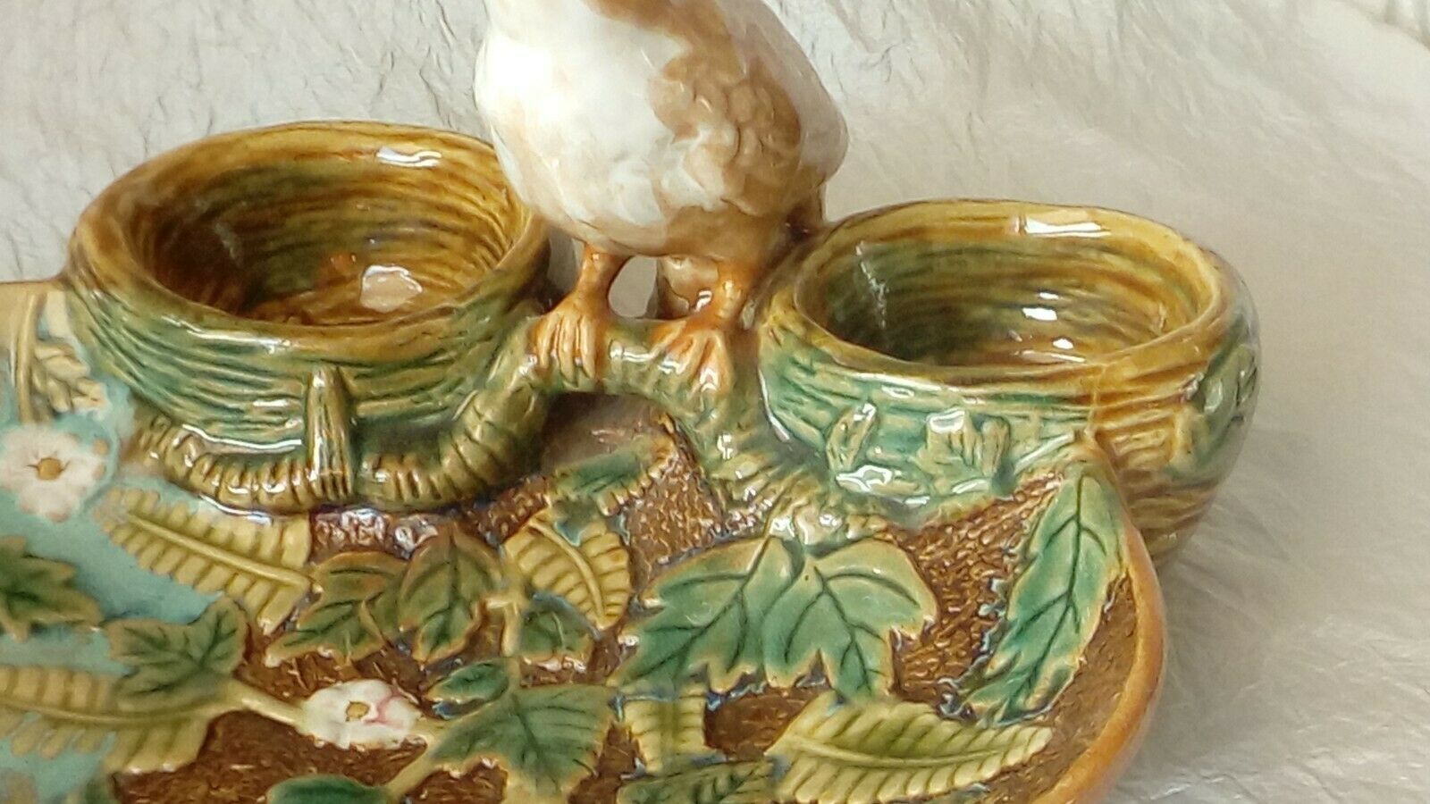 Empty ceramic pocket slurry nest birds