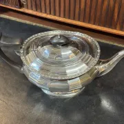 English tea/coffee service from the 1930s in silver-plated metal.