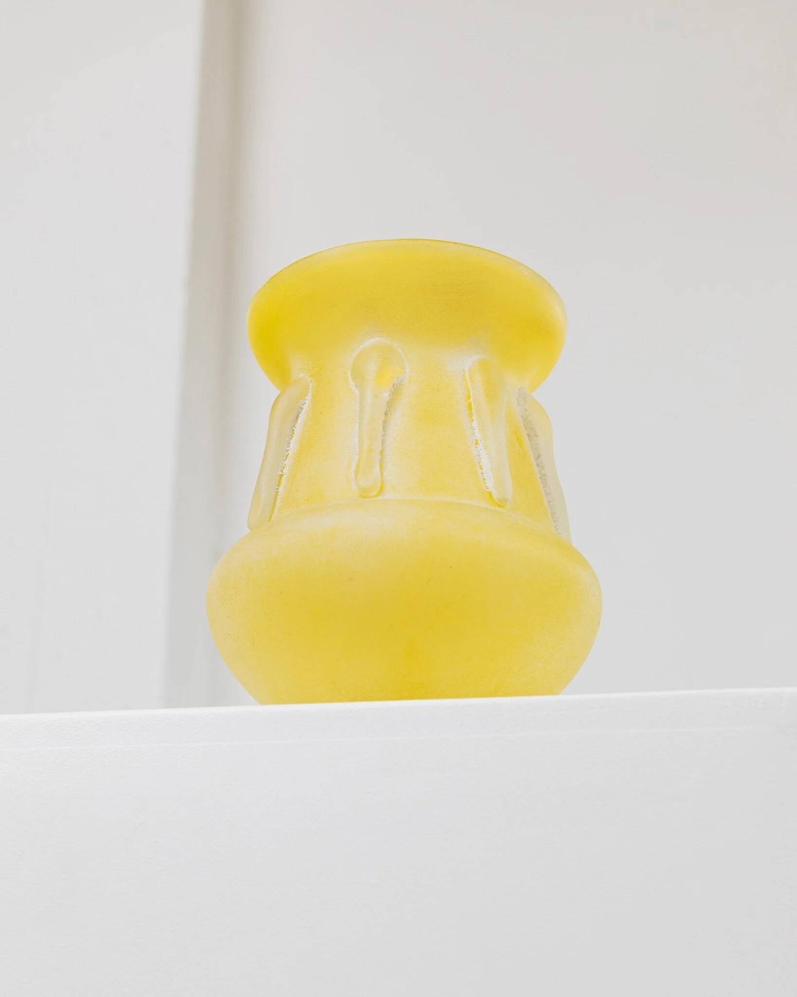 Vase en Verre Jaune Vintage – Verre Soufflé à la Bouche, Fini Mat, Années 1970, Style Italien du Milieu du Siècle