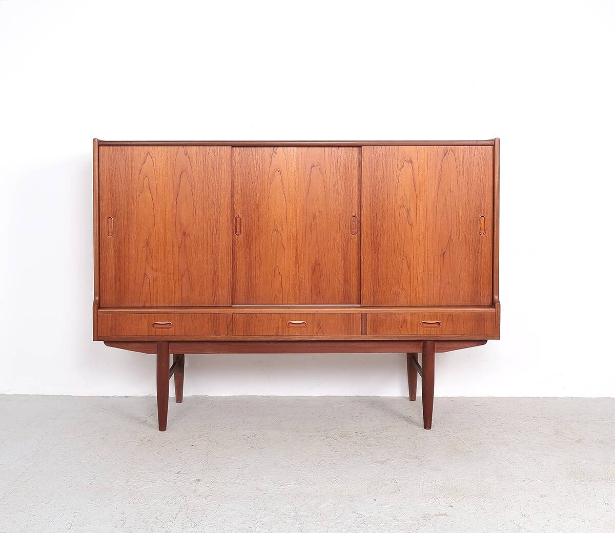 buffet-haut-en-teck-de-design-danois-avec-3-portes-coulissantes-ann-es