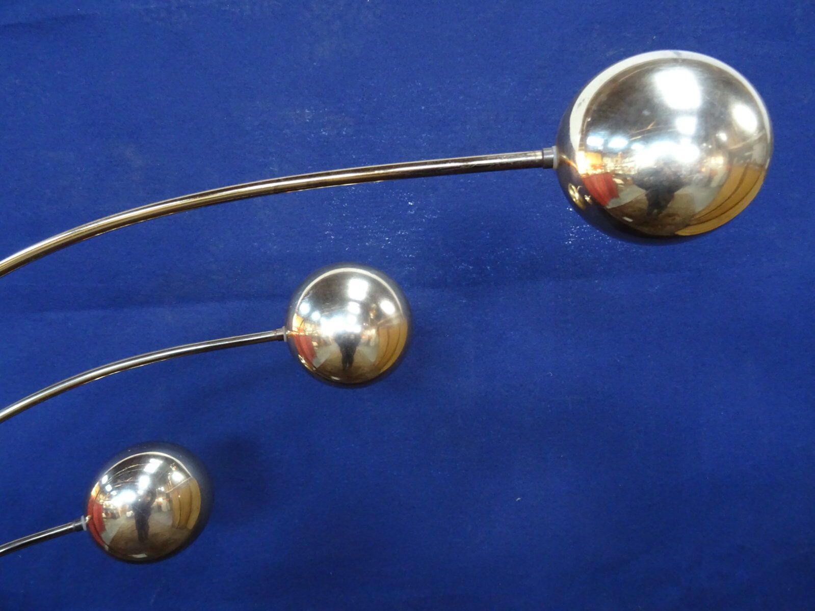 Lamppost thrush golden metal