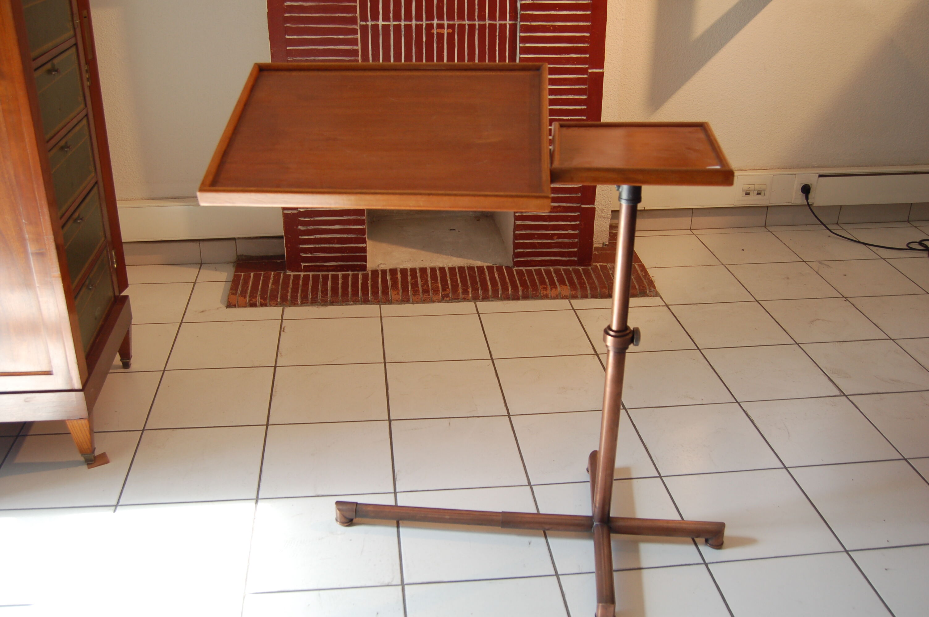 Table de lecture à mécanisme