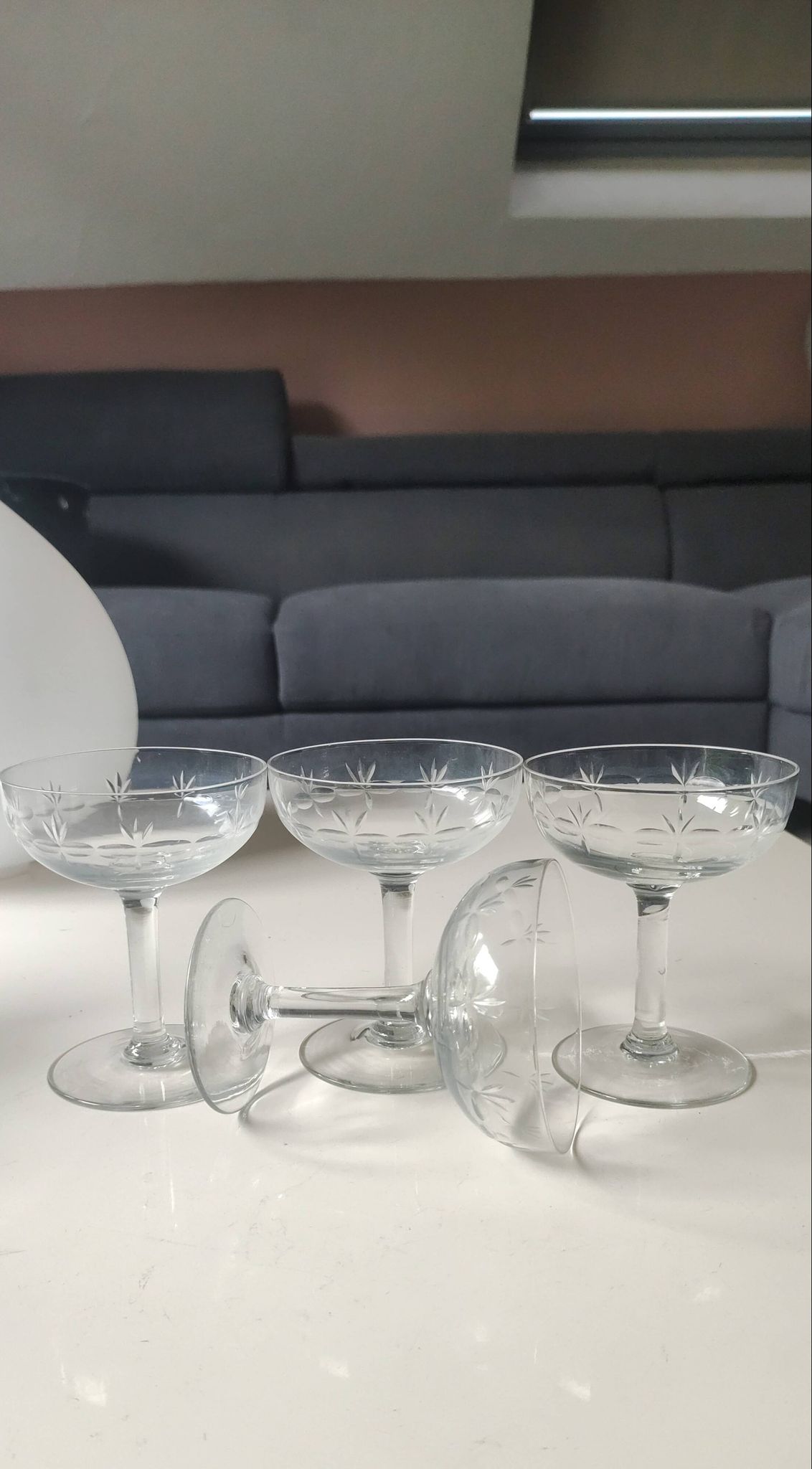 Lot of 4 Art Deco champagne coupes / Verreries de Doyen. Half crystal.