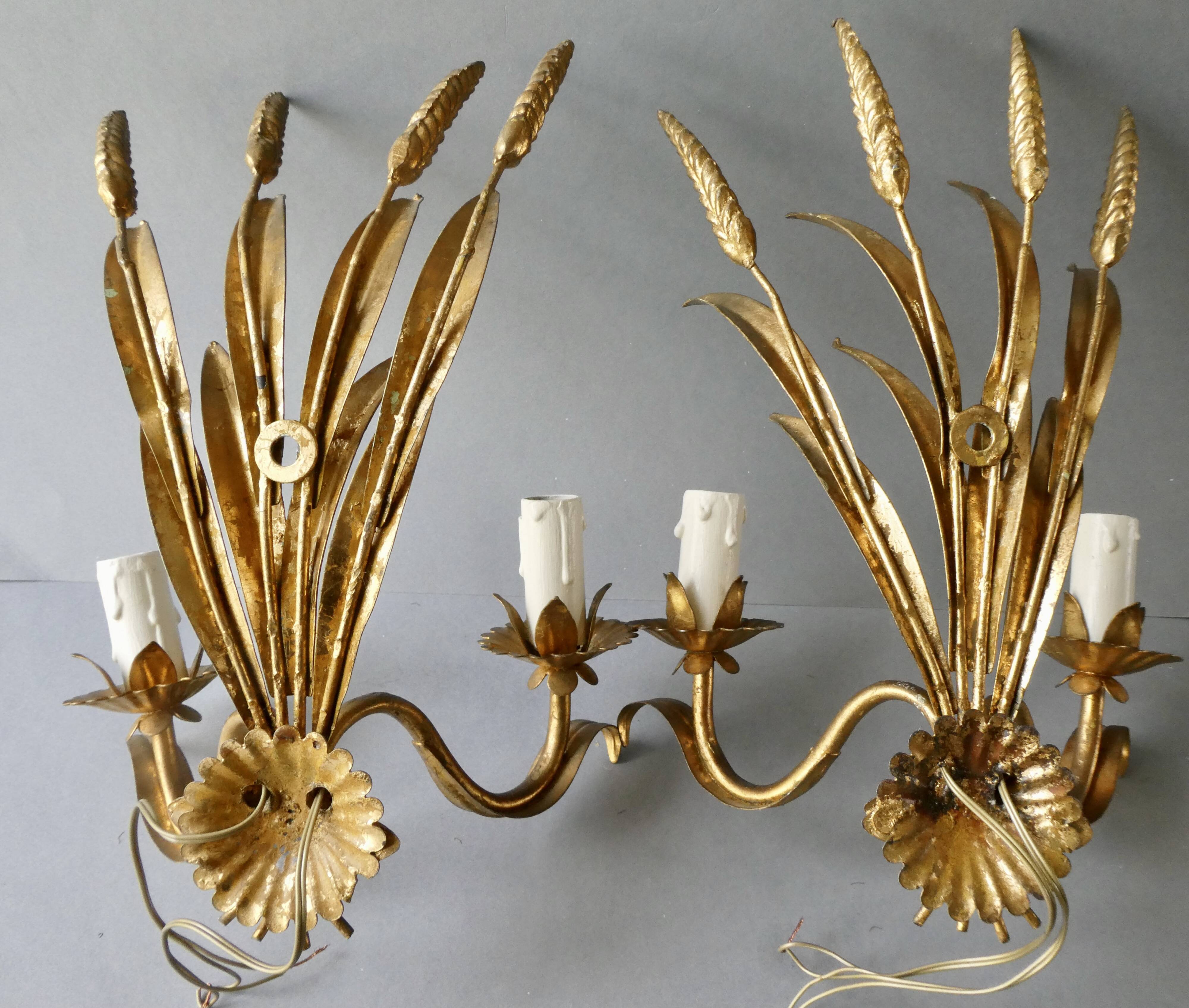 Pair of ear of wheat wall lights in gold metal, 1970s